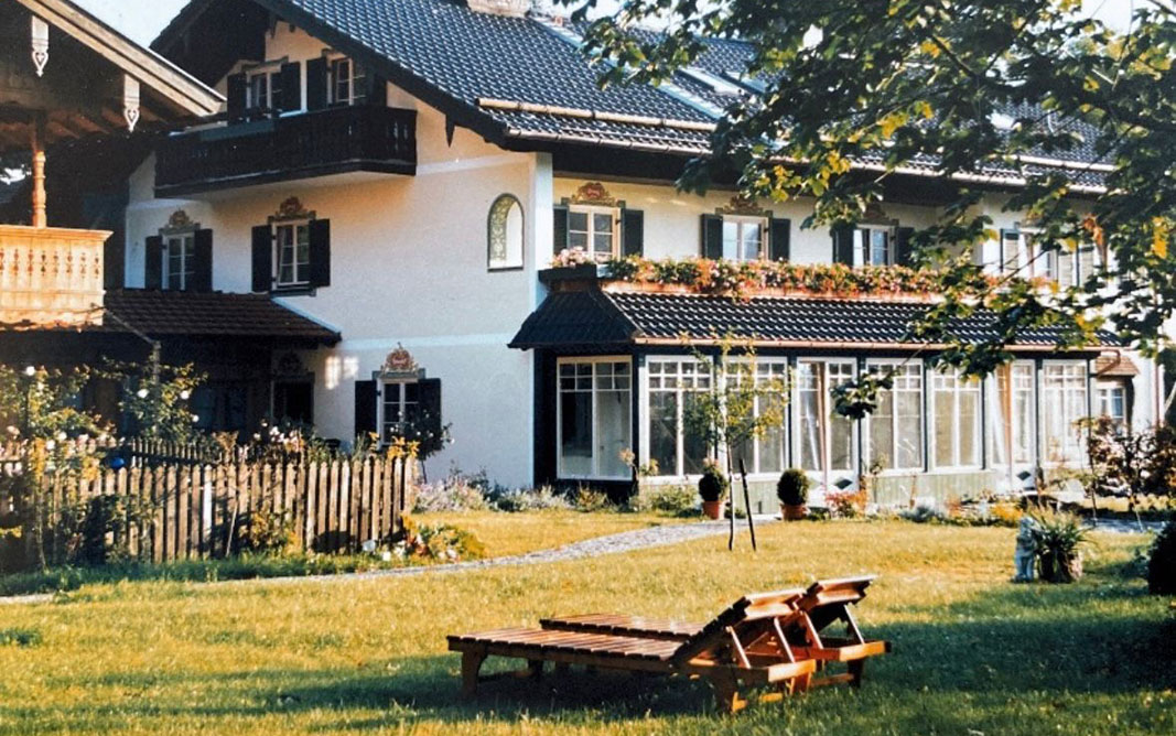 Landhaus-Benediktenhof-Außenansicht-alt