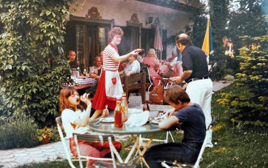 Landhaus-Benediktenhof-Betrieb-im-Garten