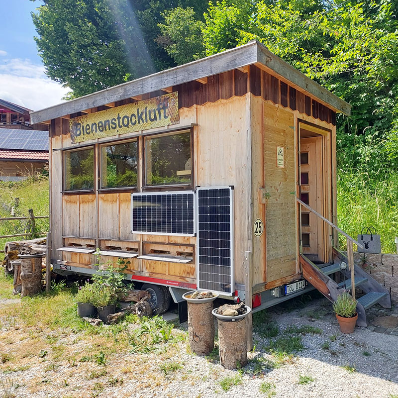 Landhaus-Benediktenhof-Bienenwellness-Bienenhuette